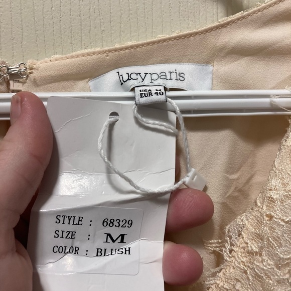 NWT Lucy Paris blush lace romper size medium - Picture 3 of 4